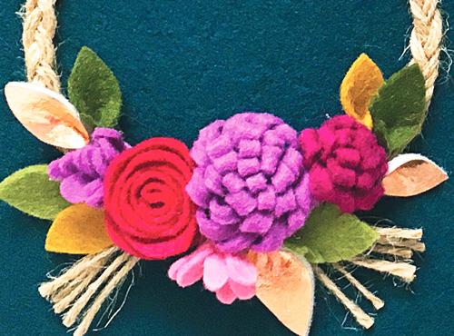 Felt floral wreath banner kit by Sew Yeah - Autumn-Cloud Craft