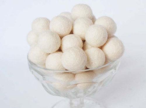 wool felt balls - ivory-Cloud Craft